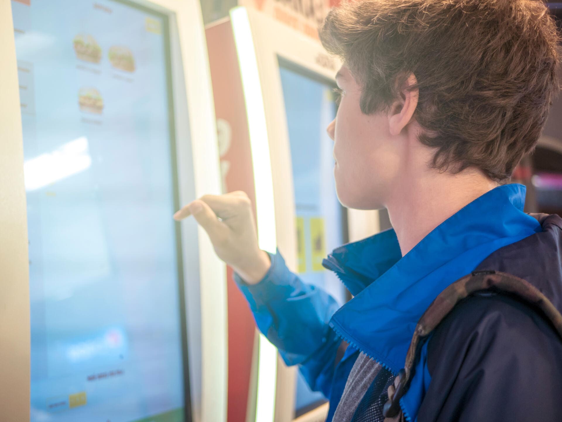 Service de livraison Gants blancs pour le secteur des bornes libre-service : relever les défis logistiques.